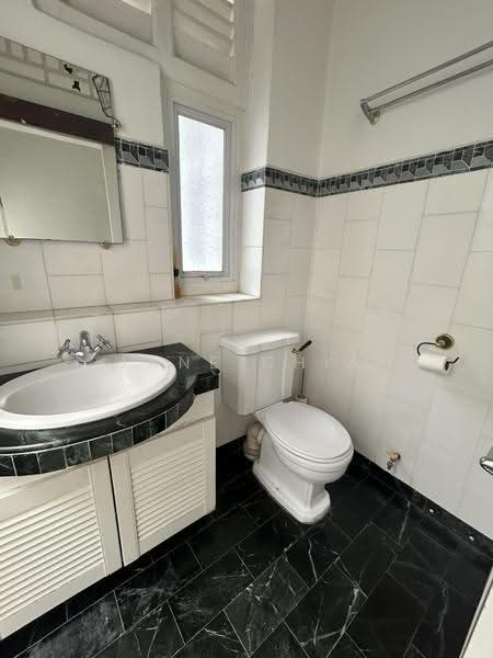 Cairnhill Road Conservation House, Cairnhill Road, Orchard / River Valley, 3 Bedrooms, 2,400 sqft, Conservation House For Rent, by Jane Chia, 20904464 - Bathroom - PropertyGuru.com.sg