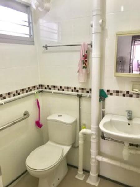 77 Telok Blangah Drive, 77 Telok Blangah Drive, Harbourfront / Telok Blangah, 2 Bedrooms, 800 sqft, HDB Flat For Rent, by Marie Tan Mei Li, 20905910 - Master Room Toilet - PropertyGuru.com.sg