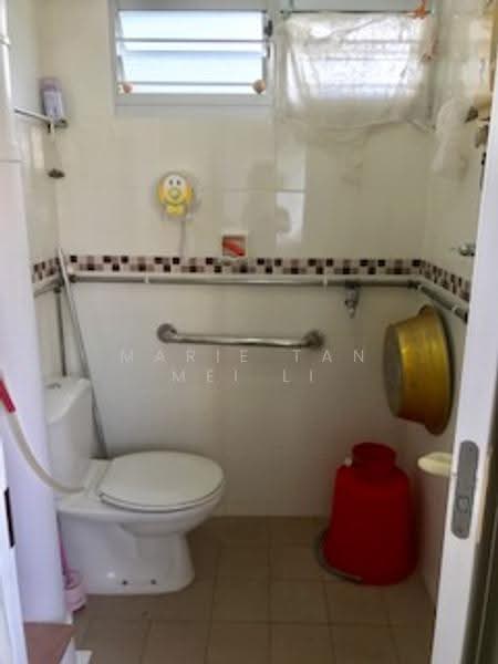 77 Telok Blangah Drive, 77 Telok Blangah Drive, Harbourfront / Telok Blangah, 2 Bedrooms, 800 sqft, HDB Flat For Rent, by Marie Tan Mei Li, 20905910 - Toilet 2 - PropertyGuru.com.sg