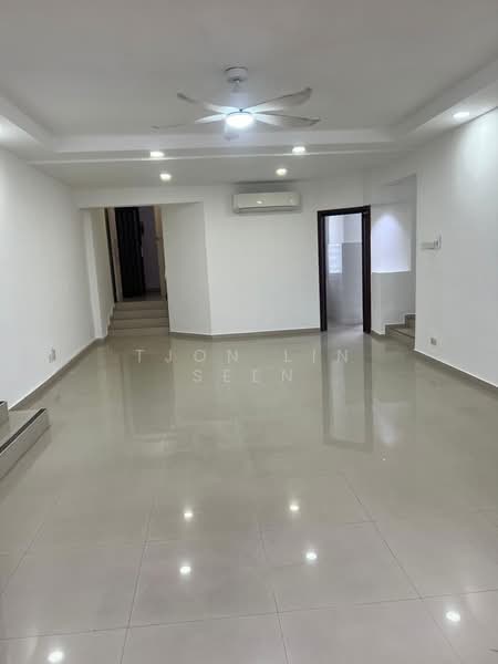 Rajah Towers, 32 Jalan Rajah, 3 Bedrooms, 2,200 sqft, Apartment For Rent, by Tjon Lin Seen, 20911680 - PropertyGuru.com.sg