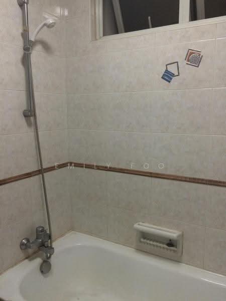 Sunshine Lodge, 510 Upper Serangoon Road, Hougang / Punggol / Sengkang, Room Rental, 150 sqft, Condominium For Rent, by Emily Foo, 20921475 - Bathroom - PropertyGuru.com.sg