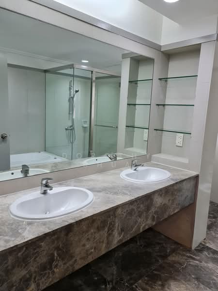 Sommerville Grandeur, 7 Farrer Drive, 3 Bedrooms, 1,830 sqft, Condominium For Rent, by Dorothy Chua, 20921833 - Master bathroom photo 1 - PropertyGuru.com.sg