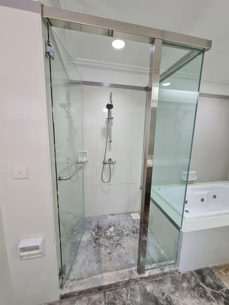Sommerville Grandeur, 7 Farrer Drive, 3 Bedrooms, 1,830 sqft, Condominium For Rent, by Dorothy Chua, 20921833 - Master bathroom photo 2 - PropertyGuru.com.sg