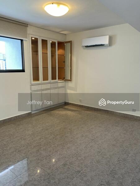 Separate corner dining area 