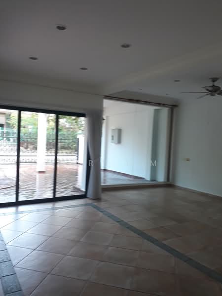 For Rent - Mt Sinai Ave