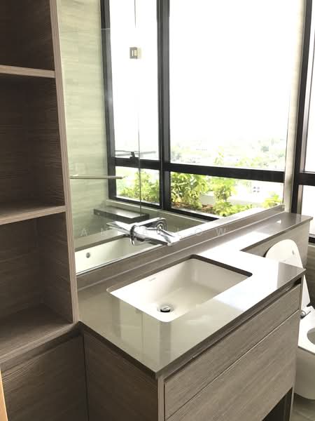 The Crest, 101 Prince Charles Crescent, 3 Bedrooms, 1,227 sqft, Condominium For Rent, by Anna Low, 20937432 - Master Bathroom - PropertyGuru.com.sg