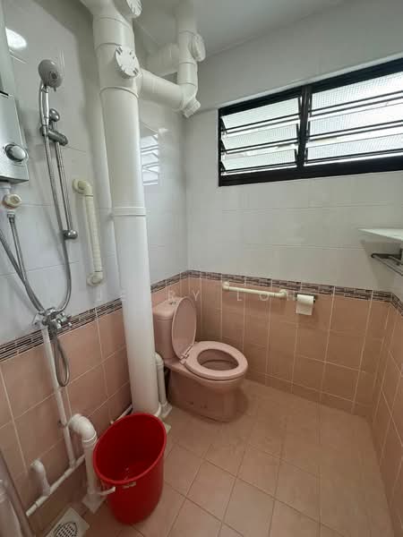211 Yishun Street 21, 211 Yishun Street 21, 2 Bedrooms, 721 sqft, HDB Flat For Rent, by Jerry Loh, 20941645 - Common Toilet - PropertyGuru.com.sg