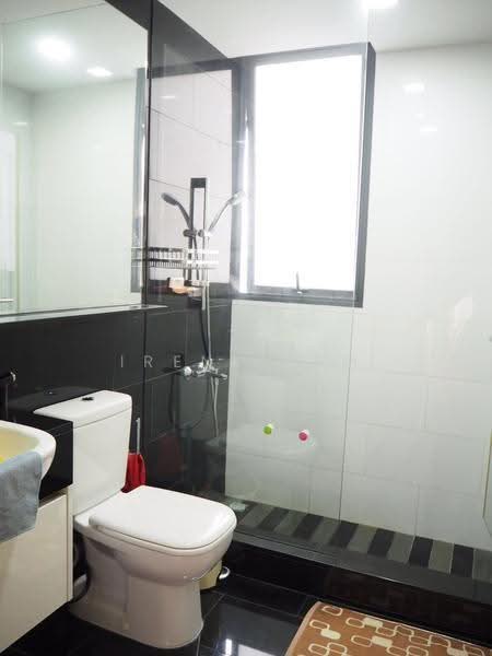 SkySuites 17, 17 Jalan Rajah, Balestier / Toa Payoh, 3 Bedrooms, 1,066 sqft, Apartment For Rent, by Irene Fam, 20942442 - Masteroom Attached toilet - PropertyGuru.com.sg