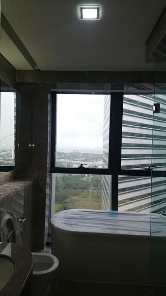 DUO Residences, 1 Fraser Street, Beach Road / Bugis / Rochor, 3 Bedrooms, 1,432 sqft, Apartment For Rent, by Sarah Goh, 20951070 - Beautiful view to enjoy even from bathroom - PropertyGuru.com.sg