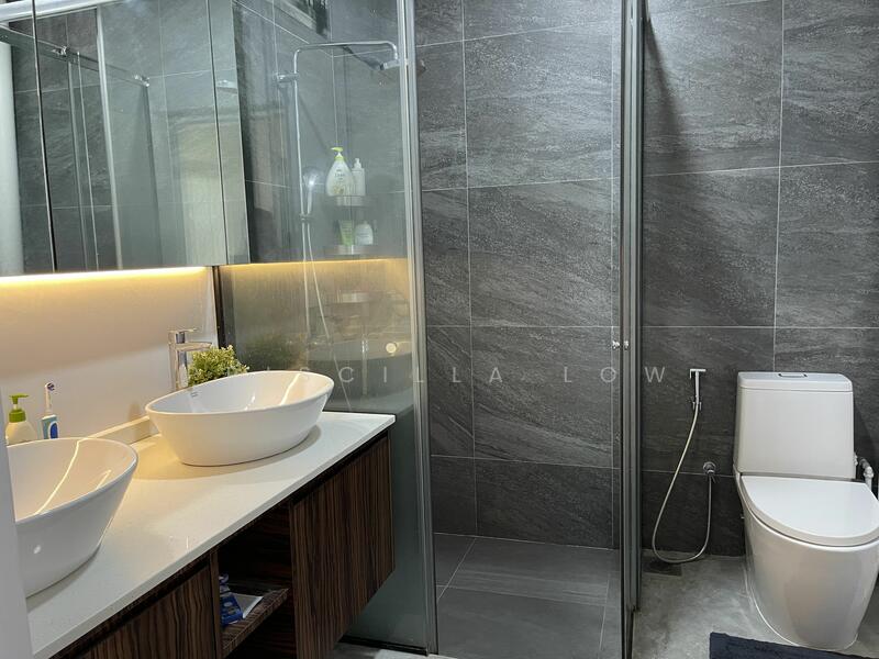 Bathroom on level 2