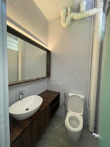 toilet on level 1