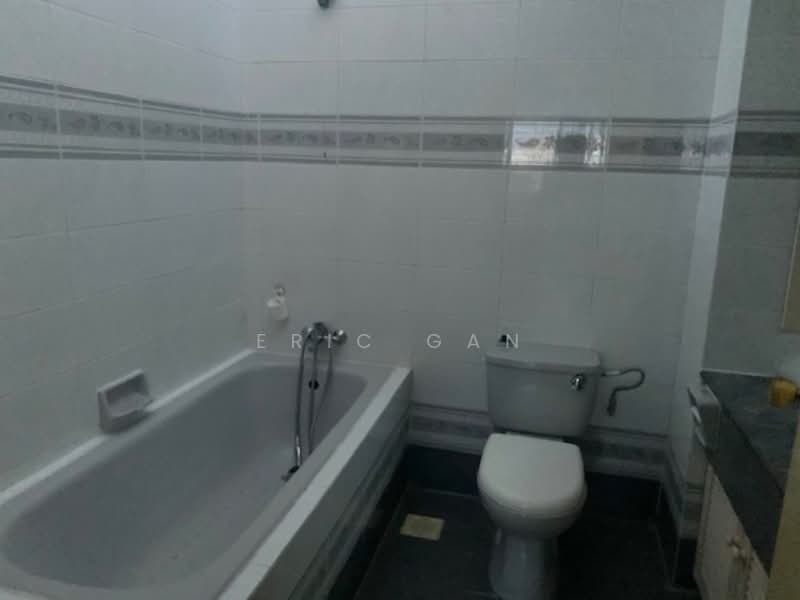 Siglap Center, 55 Siglap Road, 3 Bedrooms, 1,290 sqft, Apartment For Rent, by Eric Gan, 20962437 - Master Bathroom - PropertyGuru.com.sg