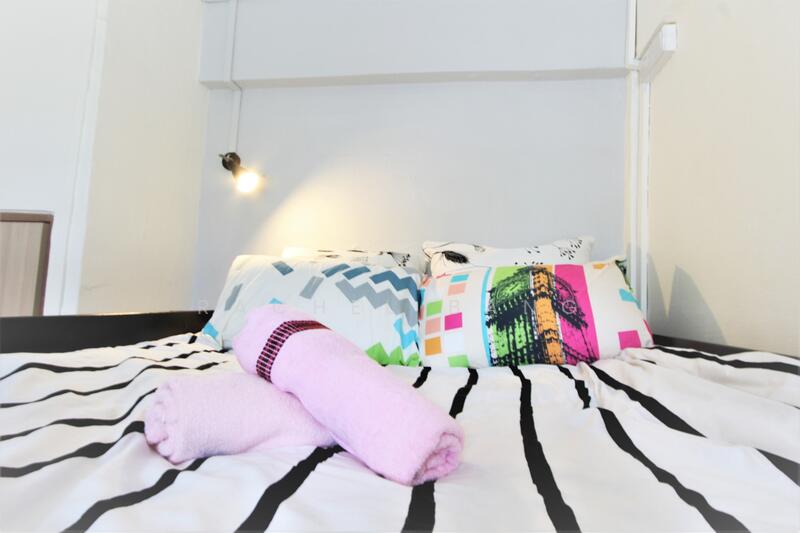 Luxious double bed in High Ceiling studio