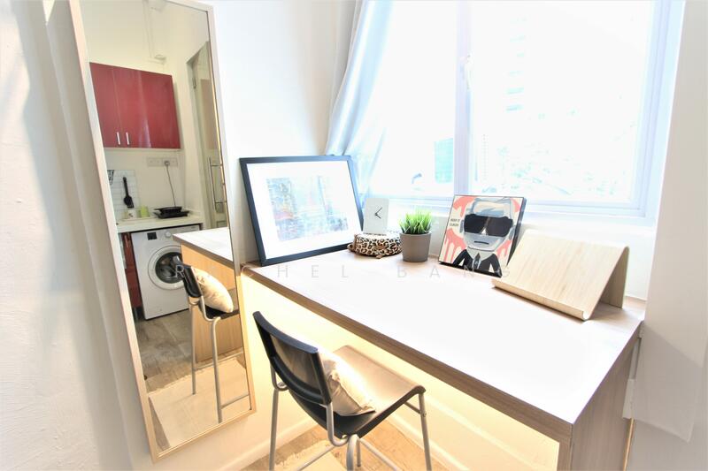 Large table that can put two monitors for work from home set up
