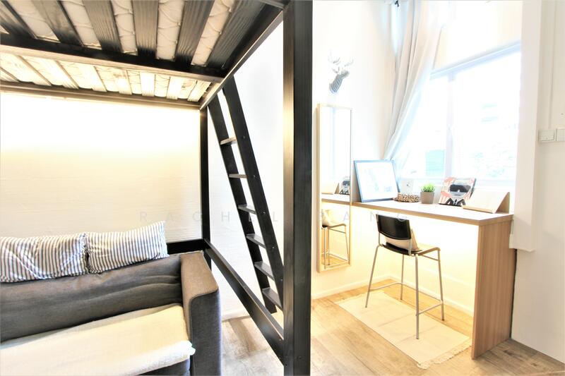 Living area under loft bed for relaxingd uur