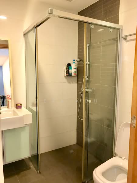 East Signature, 1A Elliot Walk, 2 Bedrooms, 850 sqft, Condominium For Rent, by Jean Koh, 20966155 - common bath - PropertyGuru.com.sg