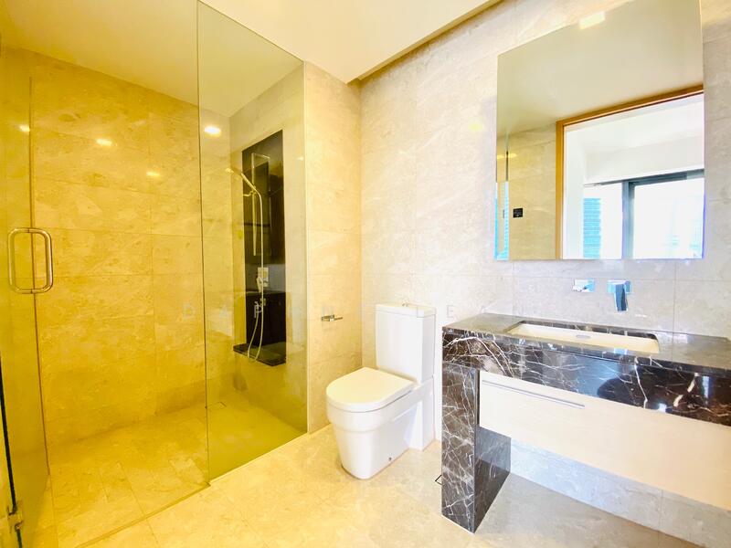 Junior Suite Bathroom 