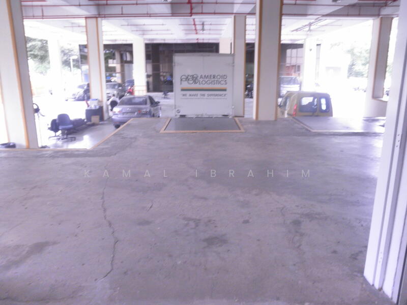 FRINGE OF CBD (WAREHSE), , 1,981 sqft, Warehouse For Rent, by Kamal Ibrahim, 20972512 - LOADING AREA - CommercialGuru.com.sg