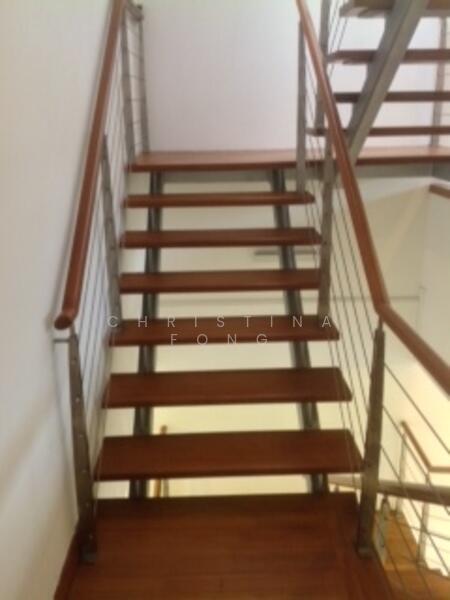 stairway to bedrooms