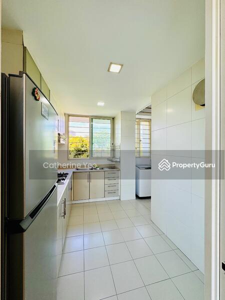 Spacious kitchen 