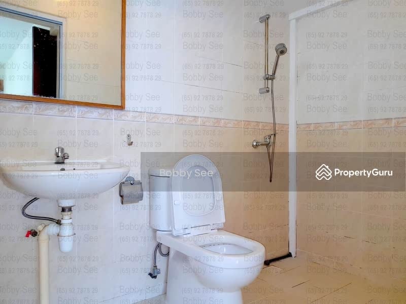Spacious Bathroom!