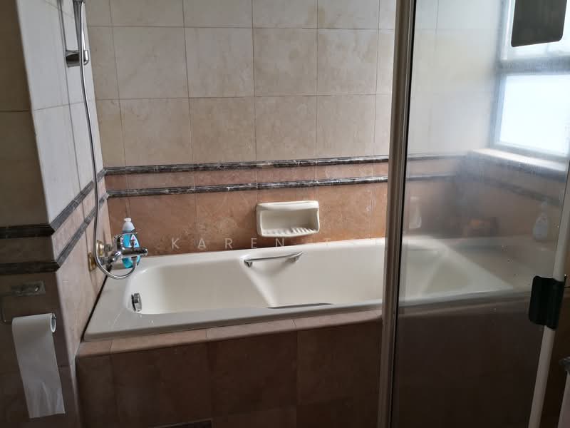 The Bayshore, 30 Bayshore Road, 3 Bedrooms, 1,238 sqft, Condominium For Rent, by Karen Tse, 20982056 - Master bathtob  - PropertyGuru.com.sg