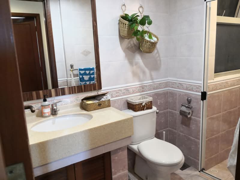 The Bayshore, 30 Bayshore Road, 3 Bedrooms, 1,238 sqft, Condominium For Rent, by Karen Tse, 20982056 - Common bathroom - PropertyGuru.com.sg