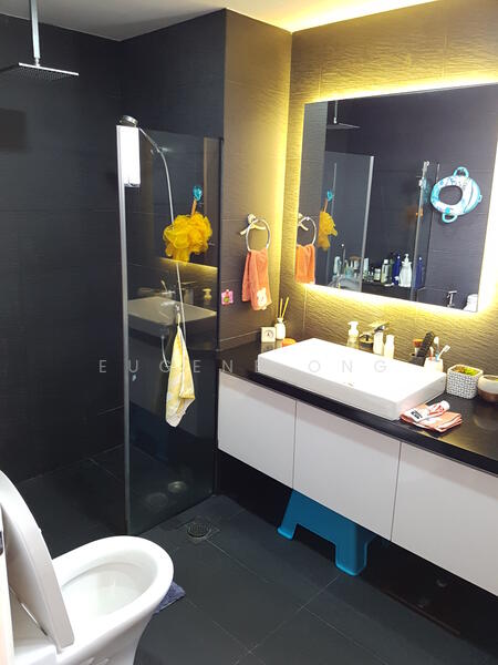 The Mayfair, 1 Jurong East Street 32, 3 Bedrooms, 1,302 sqft, Condominium For Rent, by Eugene Ong, 20985253 - Master Bath - PropertyGuru.com.sg