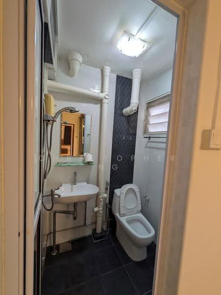 130 Ang Mo Kio Avenue 3, 130 Ang Mo Kio Avenue 3, 2 Bedrooms, 785 sqft, HDB Flat For Rent, by Christopher Ng, 20986389 - Master Washroom - PropertyGuru.com.sg