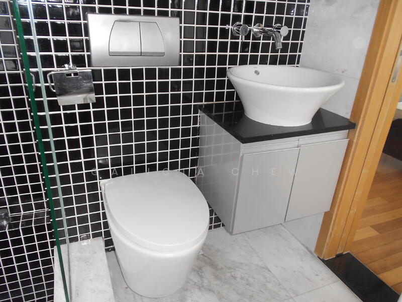 Unique Sunken Bathtub (Situated on the Left-Side)