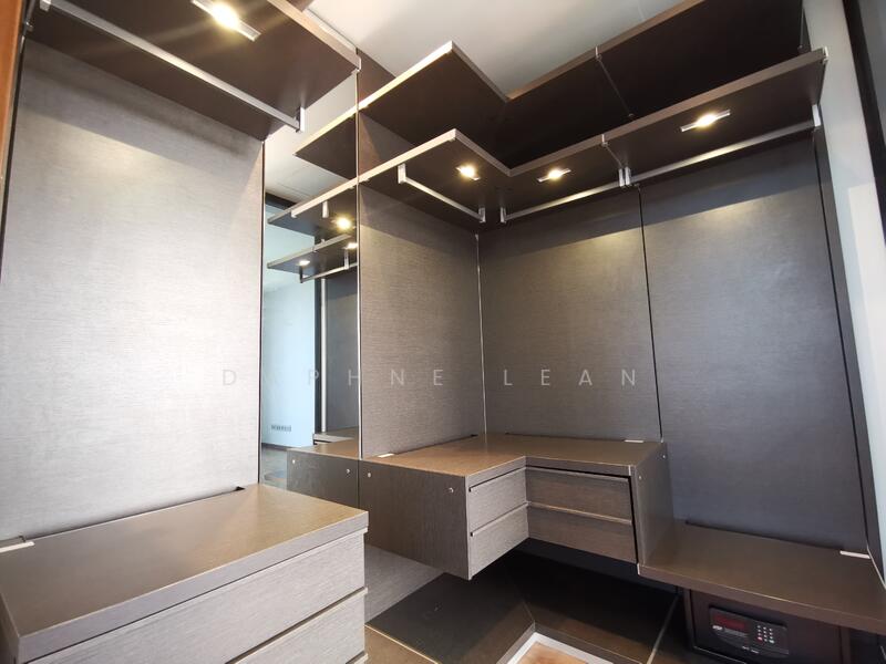 Master Suite Walk In Wardrobe