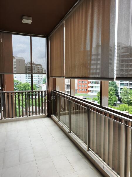 Sim Nicholas 96690338 