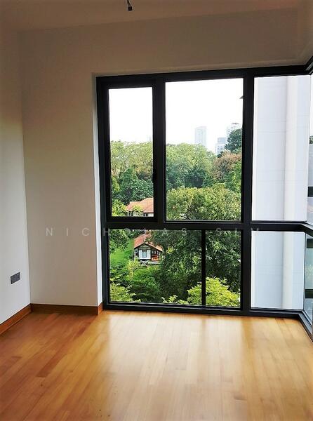 Sim Nicholas 96690338