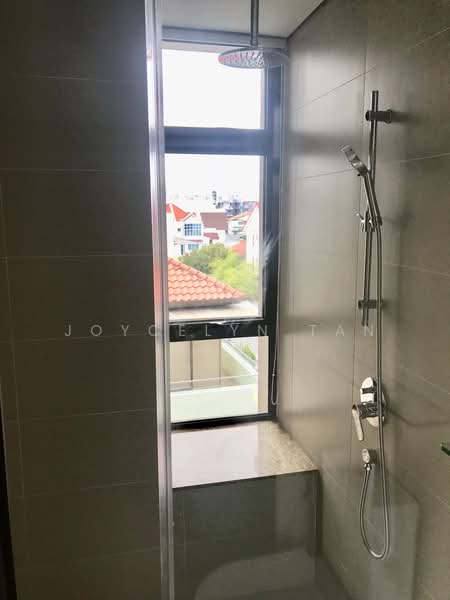 Sundance Suites, 12 Duku Place, 1 Bedroom, 560 sqft, Condominium For Rent, by Joycelyn Tan, 21008320 - Shower Area - PropertyGuru.com.sg