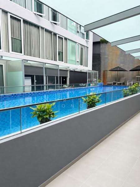 Wilkie Studio, 86 Wilkie Road, Orchard / River Valley, 2 Bedrooms, 883 sqft, Condominium For Rent, by Clarissa Jong, 21022084 - Pool - PropertyGuru.com.sg