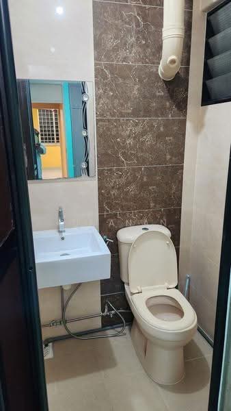142 Yishun Ring Road, 142 Yishun Ring Road, Sembawang / Yishun, Room Rental, 300 sqft, HDB Flat For Rent, by Bill Kumanan, 21029862 - Bathroom - PropertyGuru.com.sg
