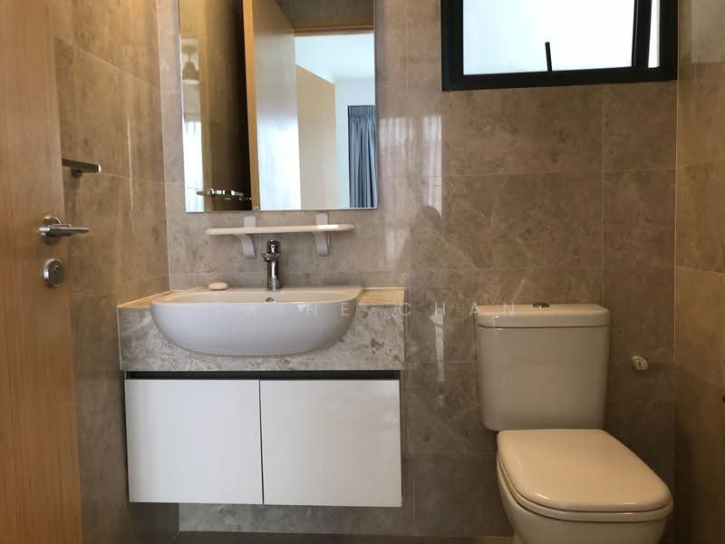 La Fiesta, 60 Sengkang Square, Hougang / Punggol / Sengkang, 1 Bedroom, 452 sqft, Condominium For Rent, by Elaine Chan, 21041826 - Modern bathroom - PropertyGuru.com.sg