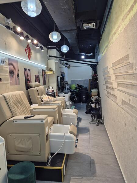 Lucky Plaza, 304 Orchard Road, 180 sqft, Mall Shop For Rent, by Denmarc Sabilla, 21045763 - CommercialGuru.com.sg
