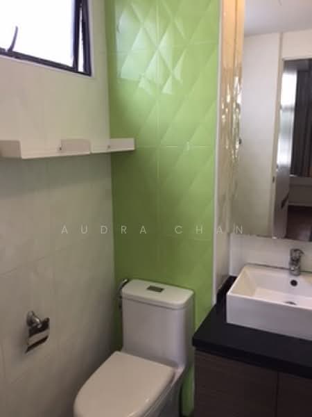Trevose Park, 62 Trevose Crescent, 2 Bedrooms, 818 sqft, Condominium For Rent, by Audra Chan, 21049303 - Master Bathroom Pic 1 - PropertyGuru.com.sg