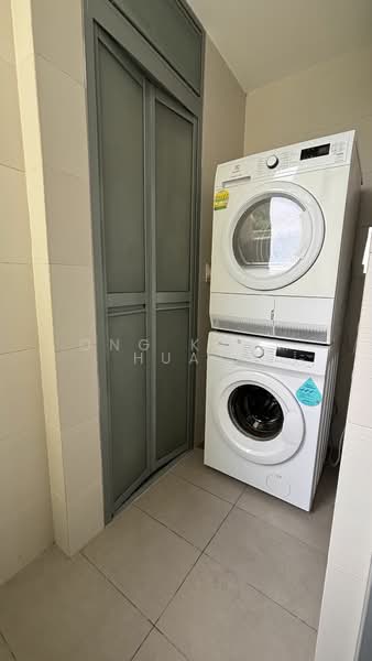 Skies Miltonia, 3 Miltonia Close, 3 Bedrooms, 1,076 sqft, Condominium For Rent, by Ong Kwei Huat, 21052445 - PropertyGuru.com.sg