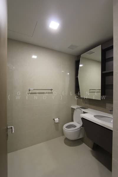 V on Shenton, 5 Shenton Way, 2 Bedrooms, 883 sqft, Condominium For Rent, by Gwendelene (Wendy) Chew, 21061320 - common bathroom - PropertyGuru.com.sg