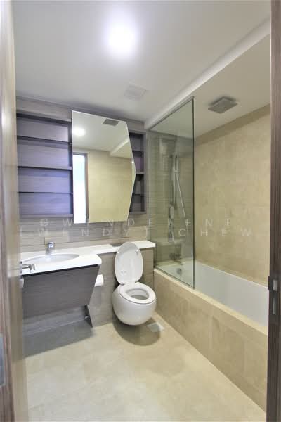 V on Shenton, 5 Shenton Way, 2 Bedrooms, 883 sqft, Condominium For Rent, by Gwendelene (Wendy) Chew, 21061320 - Master Bathroom - PropertyGuru.com.sg
