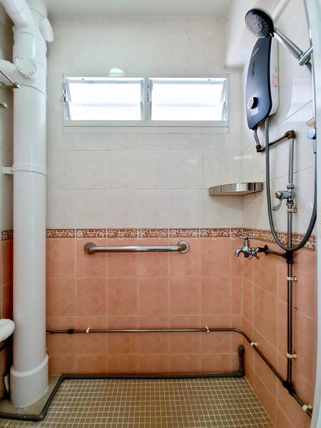 Separate Shower Room