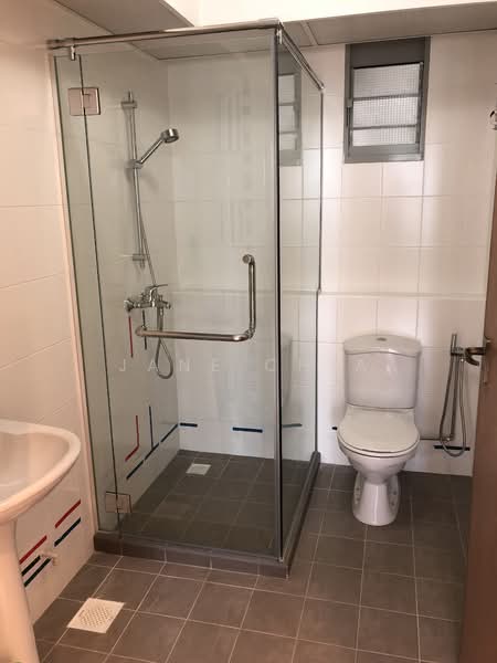 273B Punggol Place, 273B Punggol Place, 3 Bedrooms, 930 sqft, HDB Flat For Rent, by Jane Chia, 21079884 - Common bathroom - PropertyGuru.com.sg