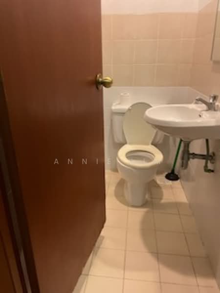 Dover Parkview, 30 Dover Rise, 2 Bedrooms, 936 sqft, Condominium For Rent, by Annie Lim, 21085560 - helper's bathroom - PropertyGuru.com.sg