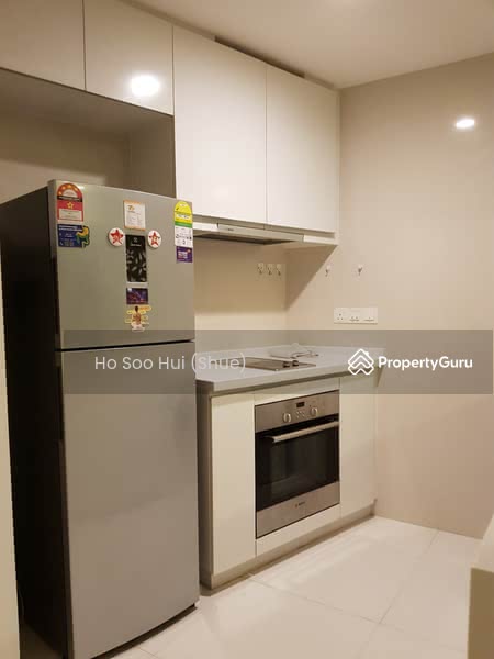 Comes with fridge and oven
