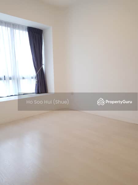 Spacious bedroom