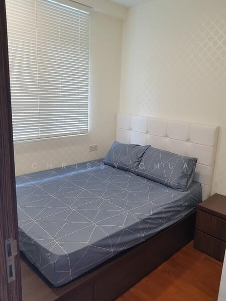 Suites @ Paya Lebar, 418 Upper Paya Lebar Road, 1 Bedroom, 409 sqft, Condominium For Rent, by Chrissy Chua, 21104707 - Bedroom with queen size bed and built in headboard/ cabinets  - PropertyGuru.com.sg