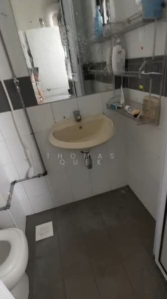 Guilin Court, 10 Geylang Lorong 26, Room Rental, 100 sqft, Apartment For Rent, by Thomas Quek, 21105772 - common bathroom - PropertyGuru.com.sg