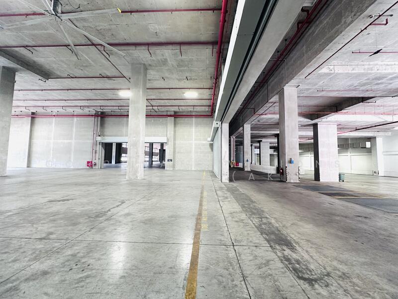 HIGH SPECIFICATIONS Warehouse with Extra Wide Roller Shutters, Dedicated Bays, off AYE/PIE